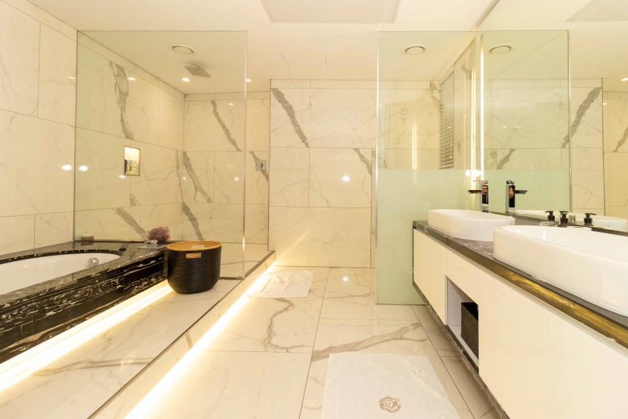 5 Bedroom Property for Sale in Clifton Western Cape